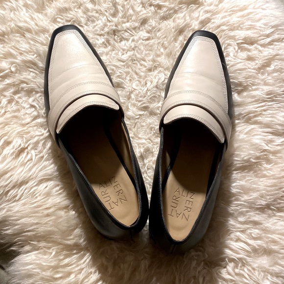 Lowest price!! Two tone leather loafer by Naturalizer. size 8.5 - Picture 3 of 6
